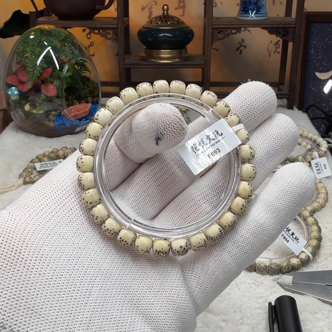 星月菩提吊坠8x7 石玉料河豚F693