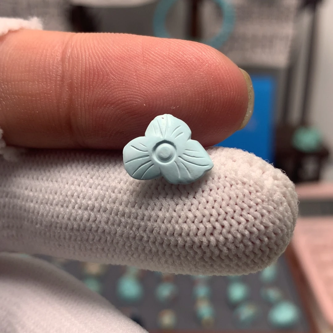 绿松石未镶嵌挂件