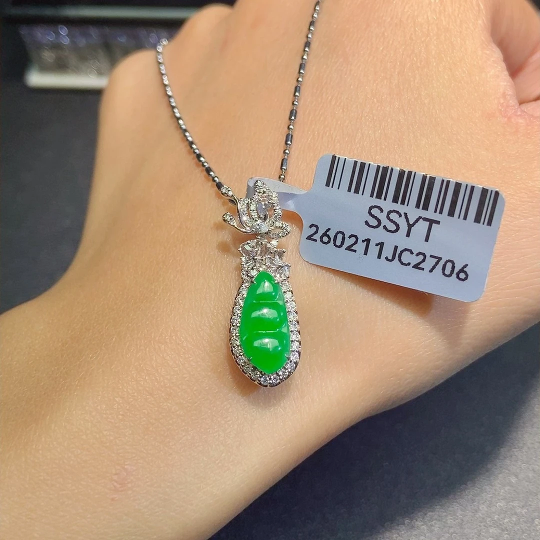 缅甸A货翡翠南非真钻18K金（不含链）