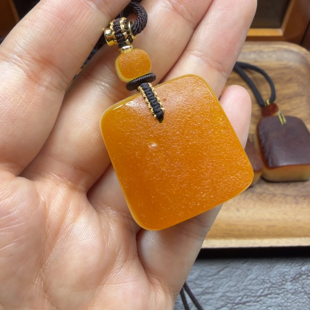 琥珀未镶嵌吊坠(赠链)