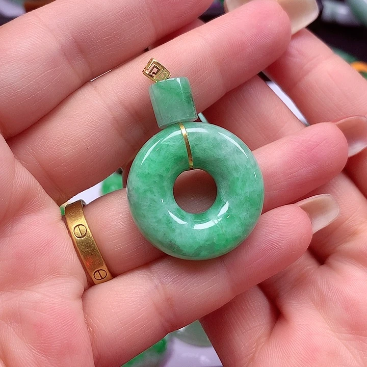 颈饰18K金镶嵌翡翠翡翠