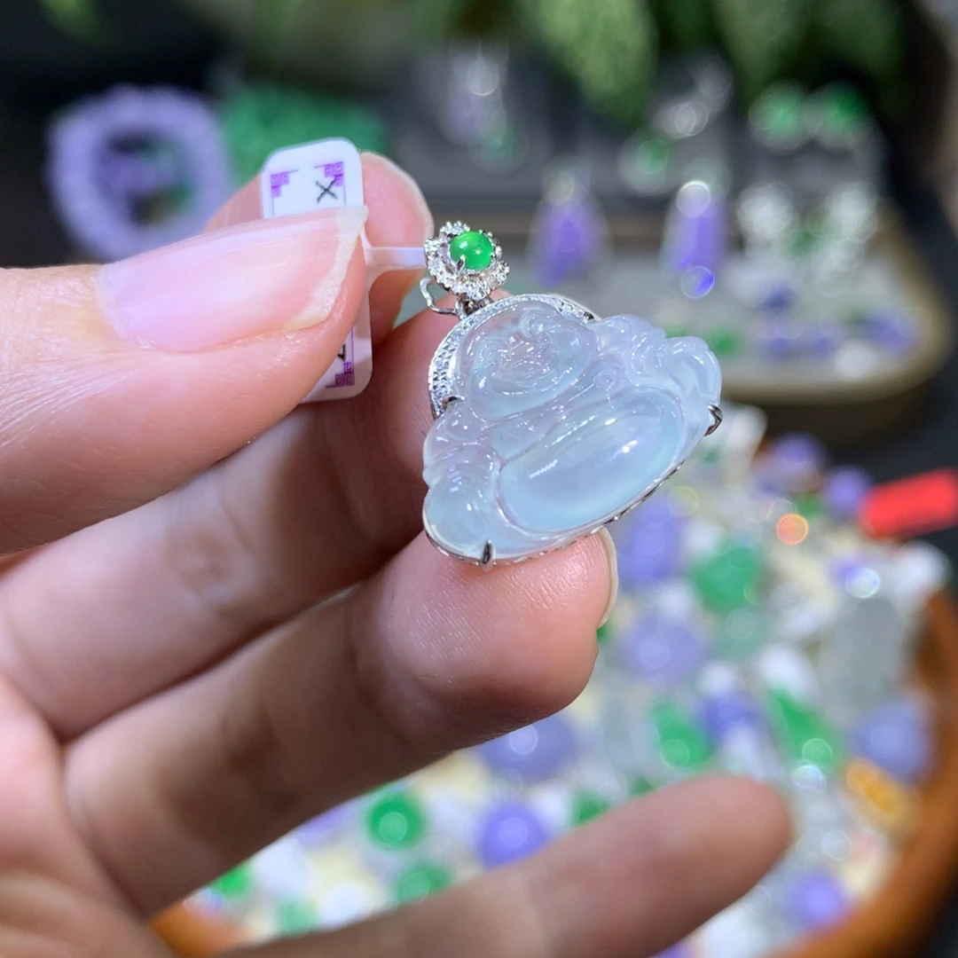 颈饰18K金镶嵌翡翠