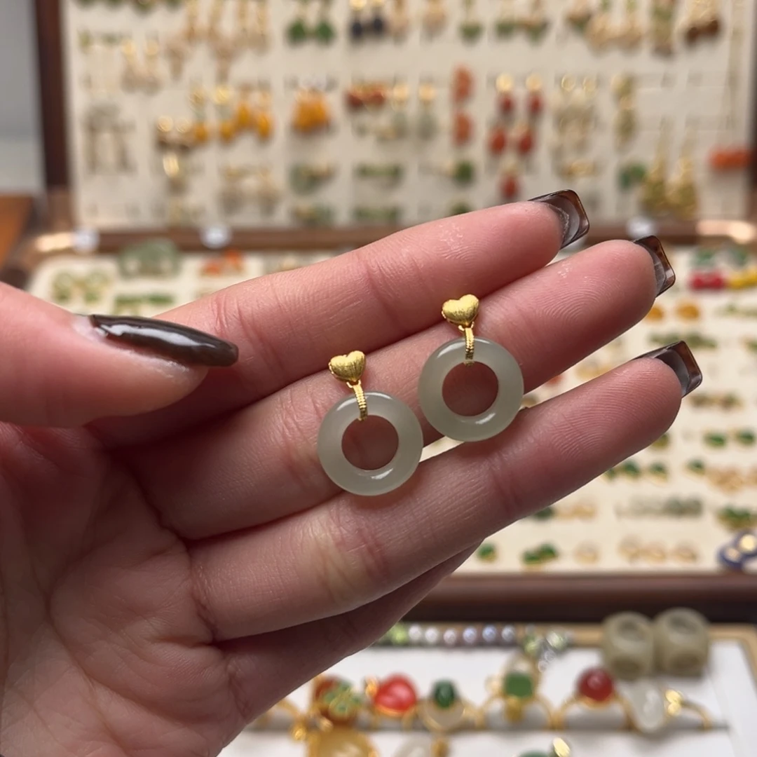 和田玉未镶嵌耳饰