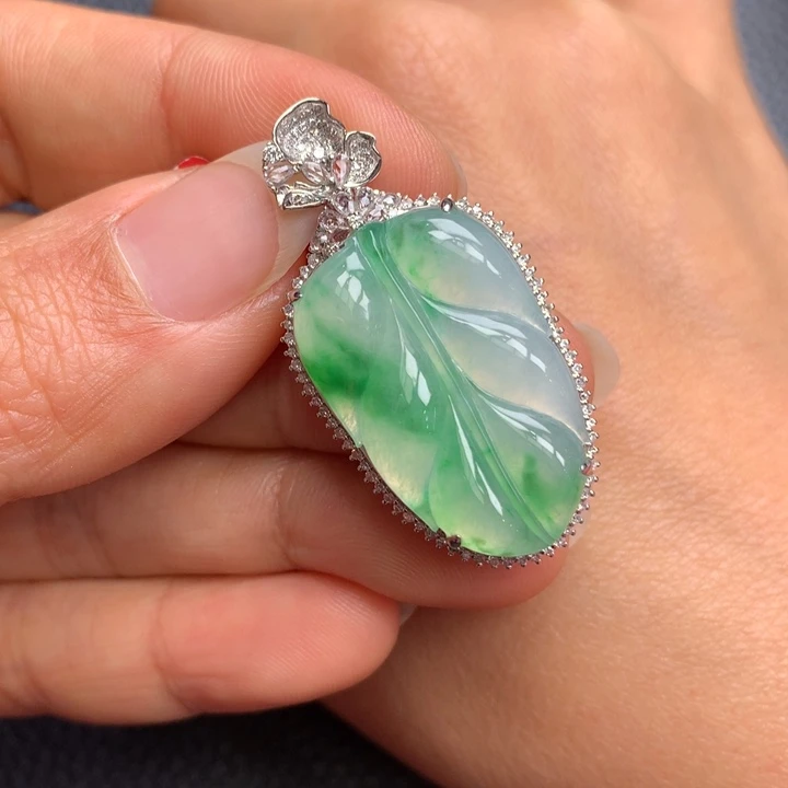 翡翠吊坠(不含链)18K金镶嵌