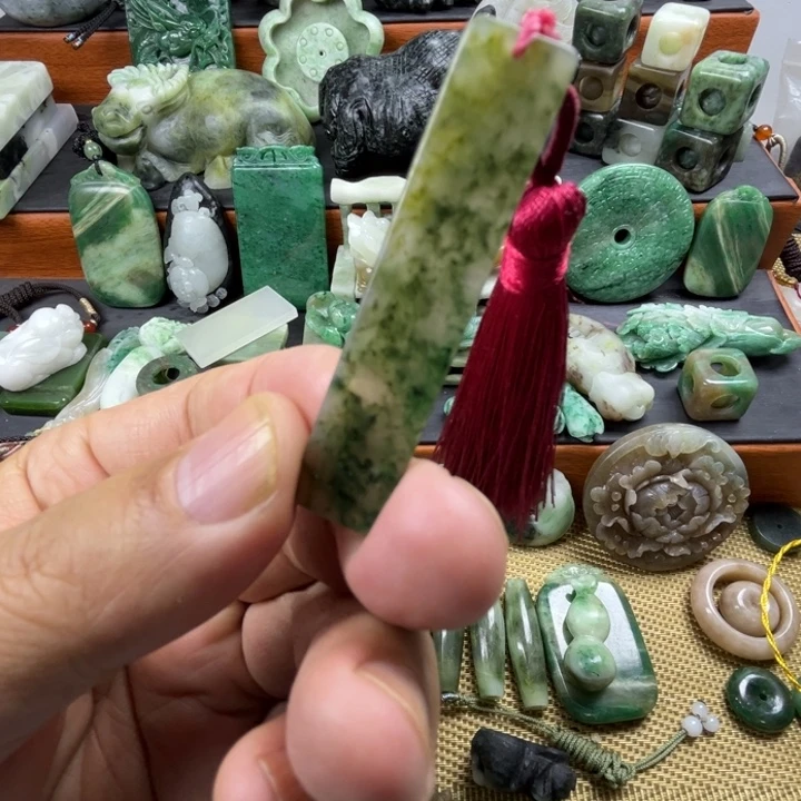 独山玉未镶嵌珠宝半成品