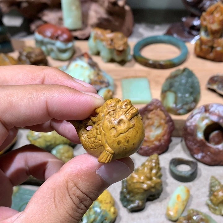 未镶嵌岫岩河磨玉（透闪石质玉）挂件萨**尔