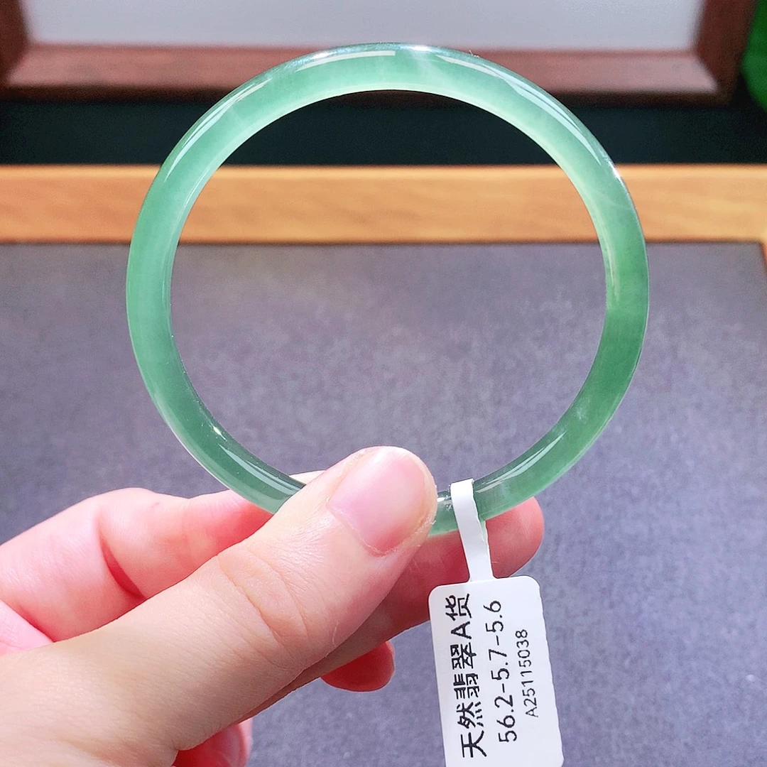 未镶嵌手镯翡翠天然翡翠