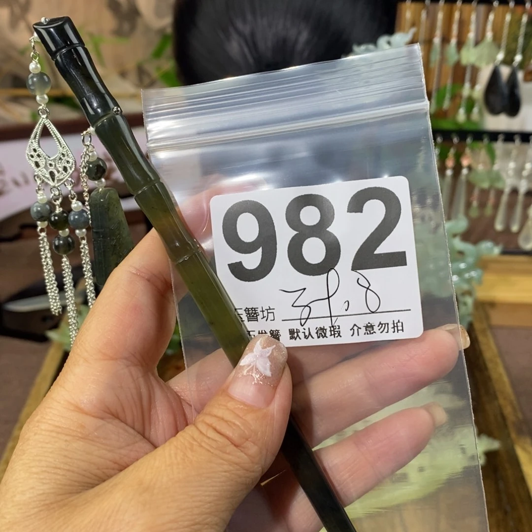蛇纹石玉未镶嵌玉簪?**儿