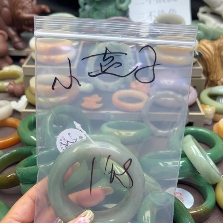 石英质玉手镯未镶嵌小****）