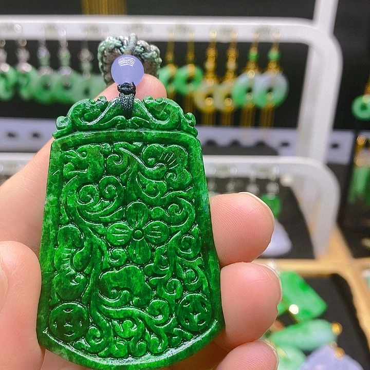 翡翠吊坠(赠链)未镶嵌吊坠