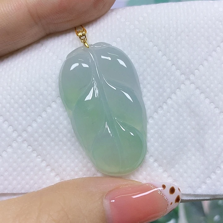 颈饰18K金镶嵌翡翠挂件