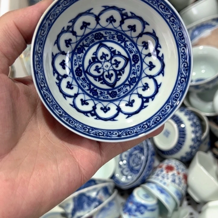 瓷片白青花宝相普洱杯微瑕