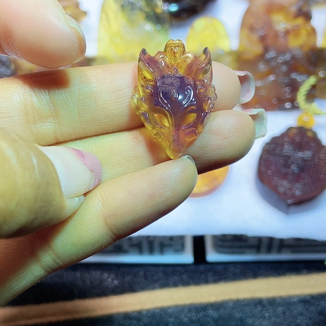 琥珀颈饰未镶嵌狐狸