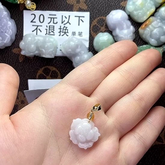 翡翠未镶嵌挂件花