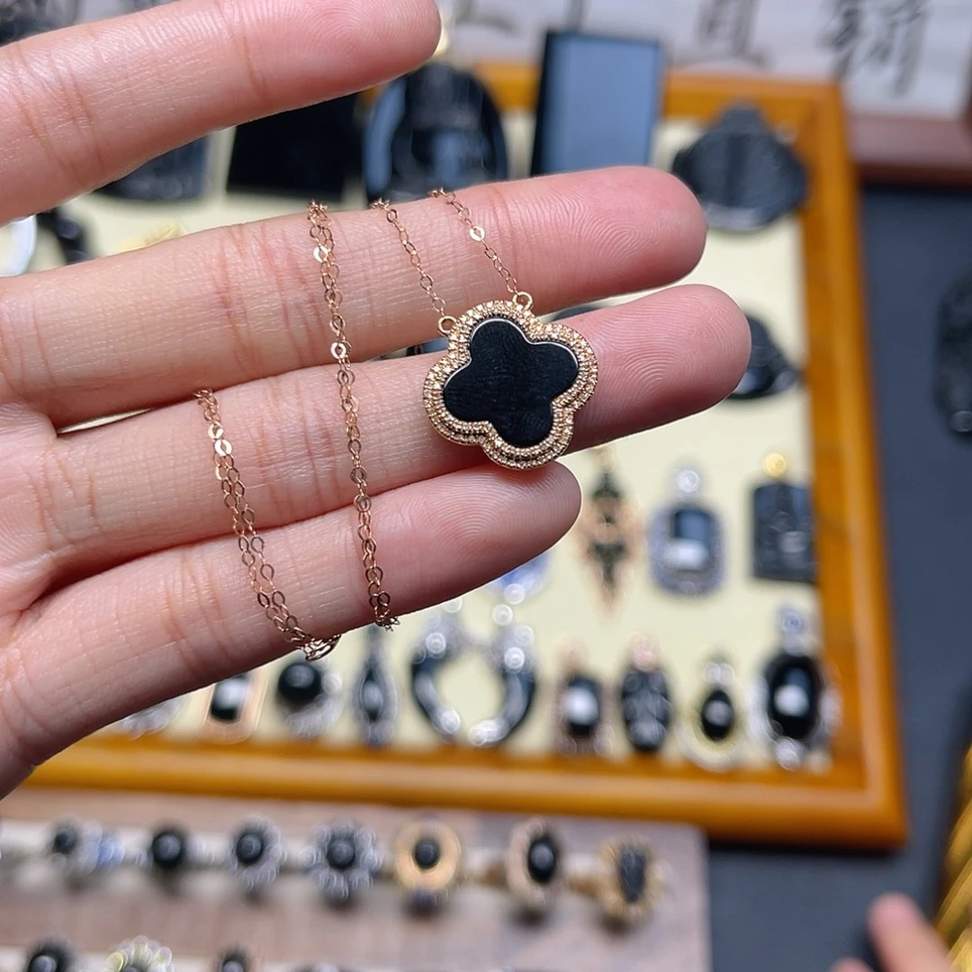 翡翠18K金镶嵌套链四叶草