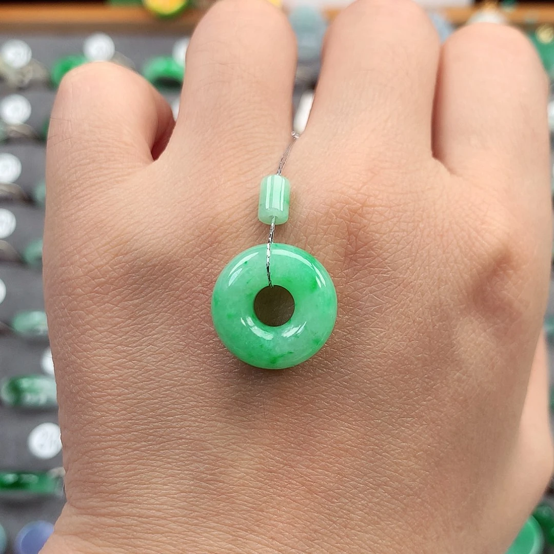 翡翠未镶嵌戒指尺寸：16.9×5.7