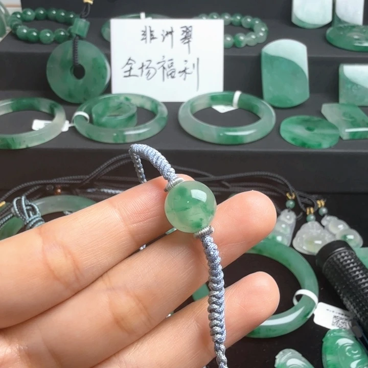 石英质玉未镶嵌颈饰