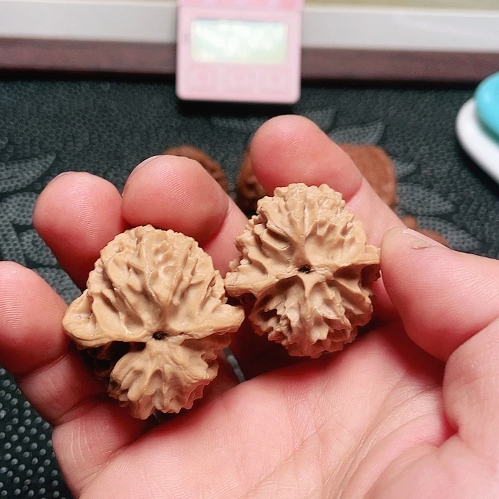 文玩核桃吊坠苹果园