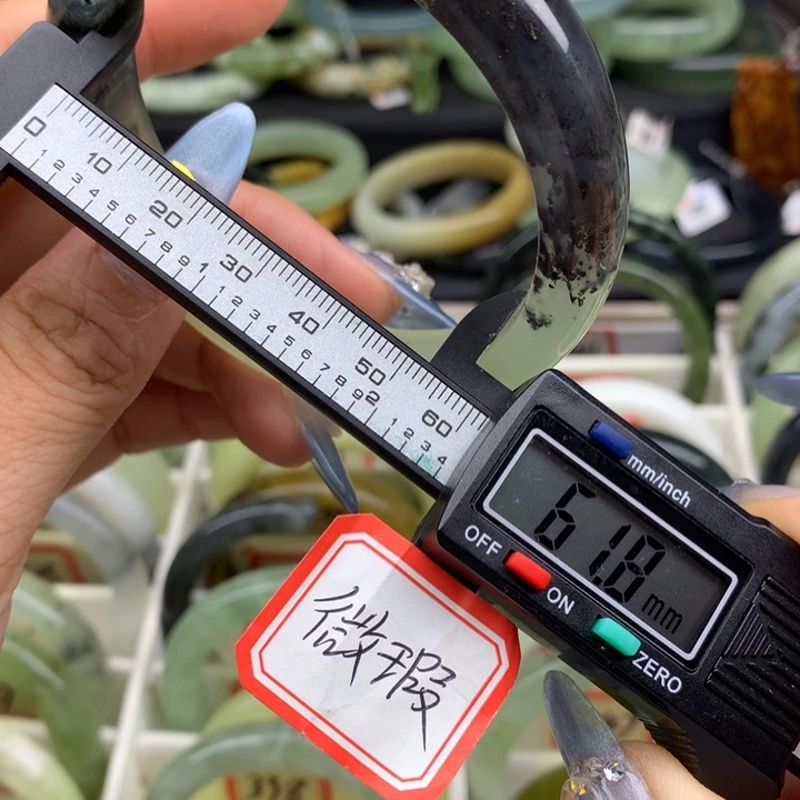 蛇纹石玉未镶嵌手镯343