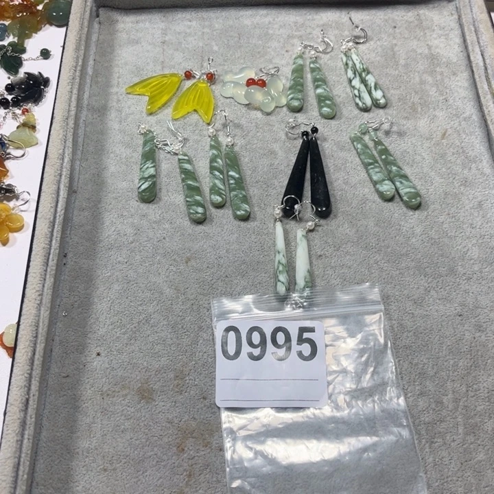 桃***@蛇纹石玉合金耳饰