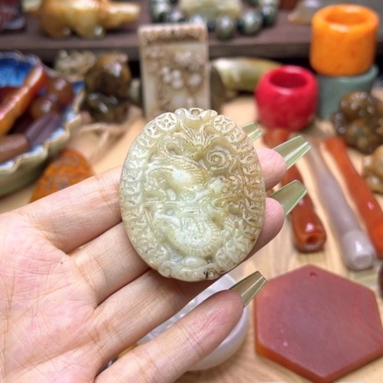 未镶嵌蛇纹石玉颈饰