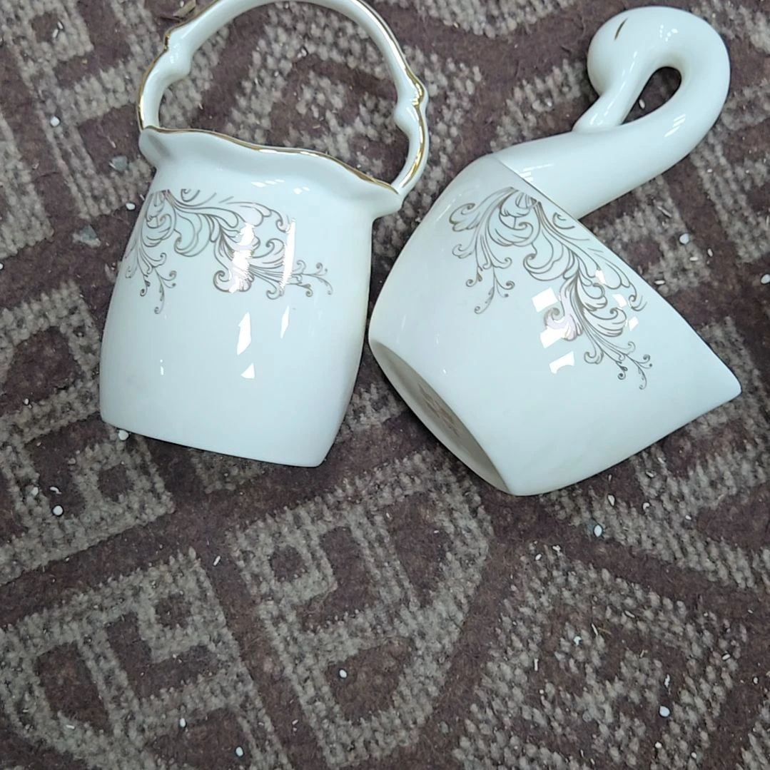 瓷片微瑕天鹅花篮一对666666