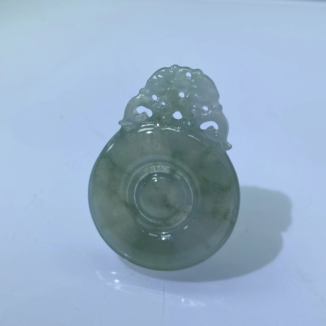 8天然缅甸翡翠A货冰晴仿古扣/400131/上海嘉禾拍卖