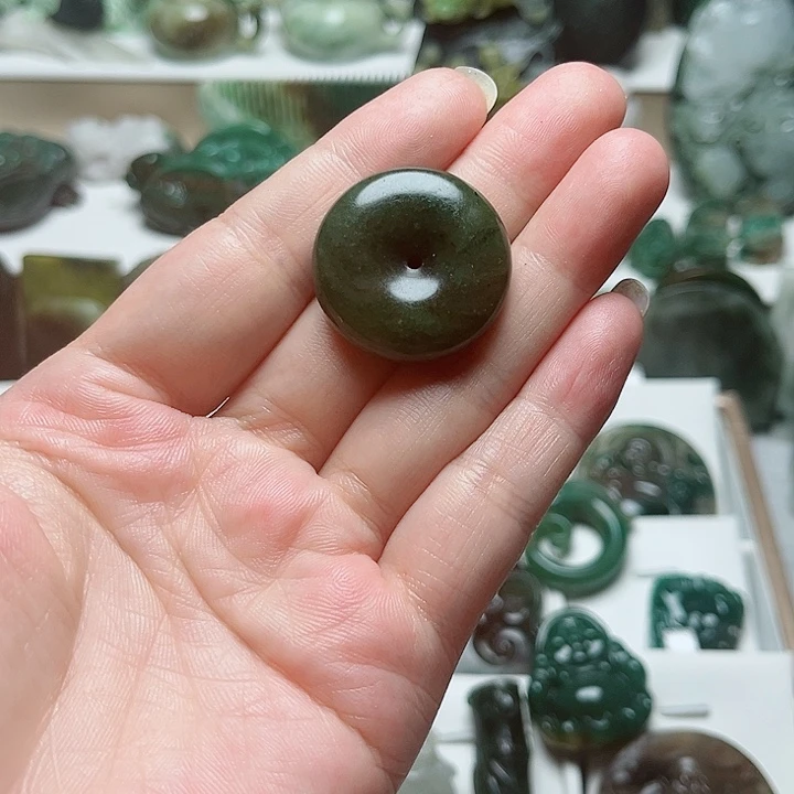 独山玉未镶嵌吊坠