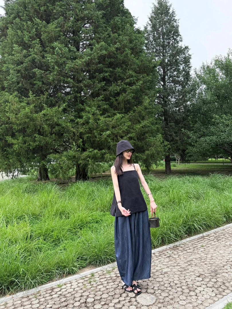 2025夏季新款法式气质简约小方领吊带上衣高腰显瘦阔腿裤两件套装