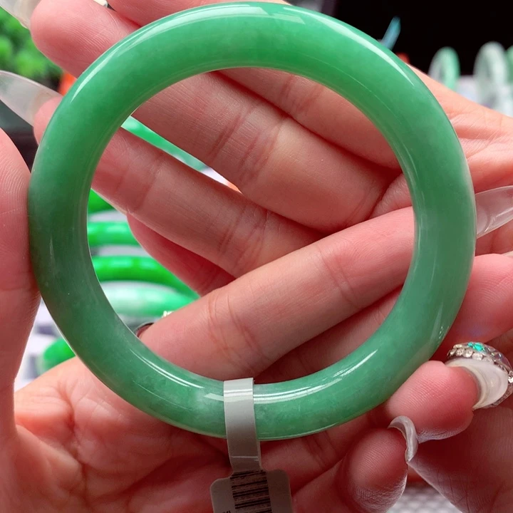 翡翠未镶嵌手镯翡翠