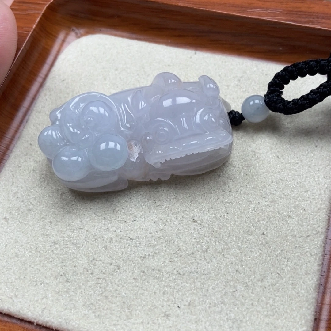 翡翠未镶嵌颈饰霸王