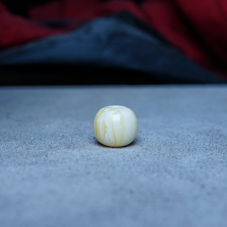 【段掌柜·10.8mm×9.5mm拉丝妖花金白瑕疵款】天然原矿蜜蜡老型珠