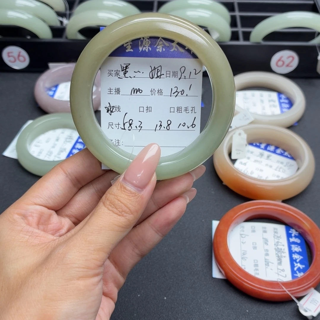 黑***妞未镶嵌手镯石英质玉