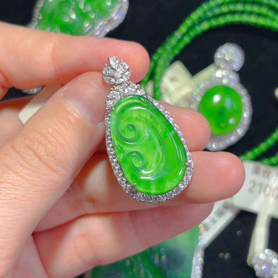 颈饰银S925镶嵌翡翠如意