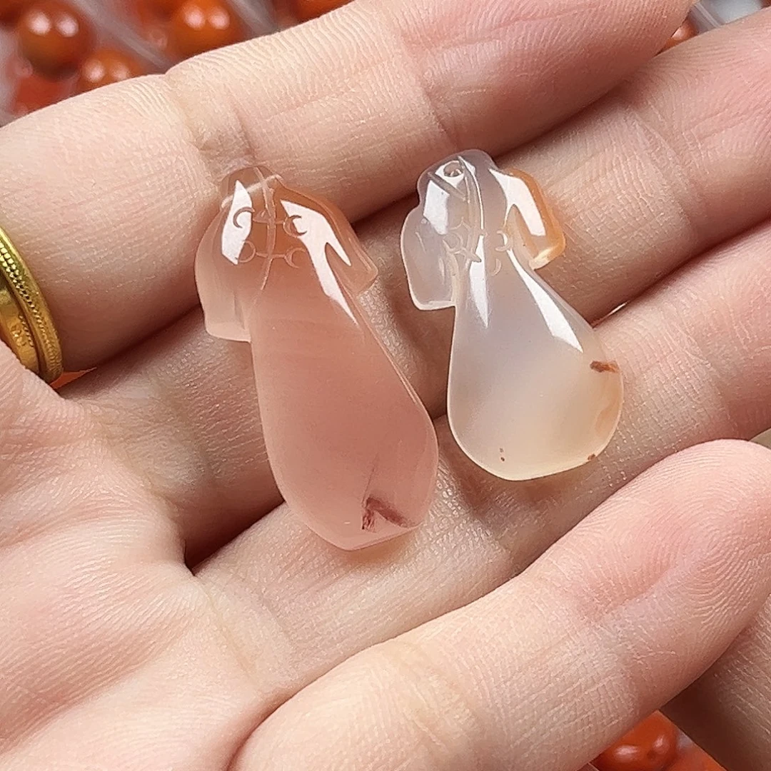 南红玛瑙未镶嵌珠宝奇石一对