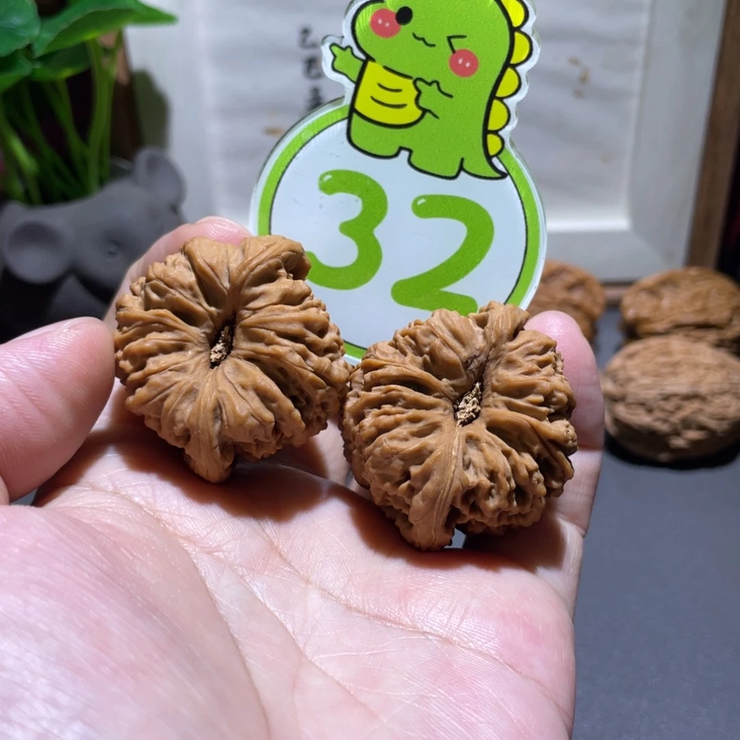 文玩核桃吊坠凹底老南疆38