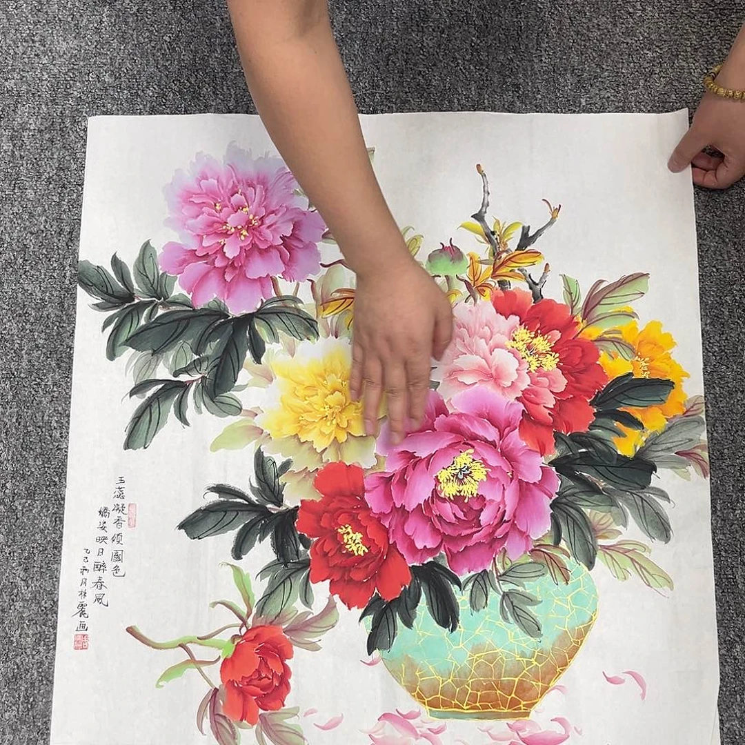 国画卖字画的小男孩