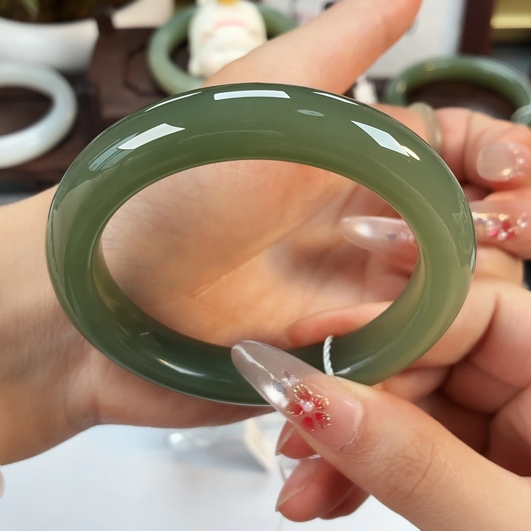 和田玉未镶嵌手镯