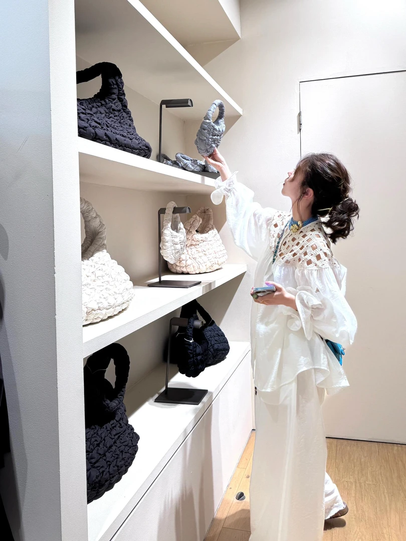 法式洋气肌理感白色镂空圆领长袖衬衫设计感宽松上衣休闲裤套装