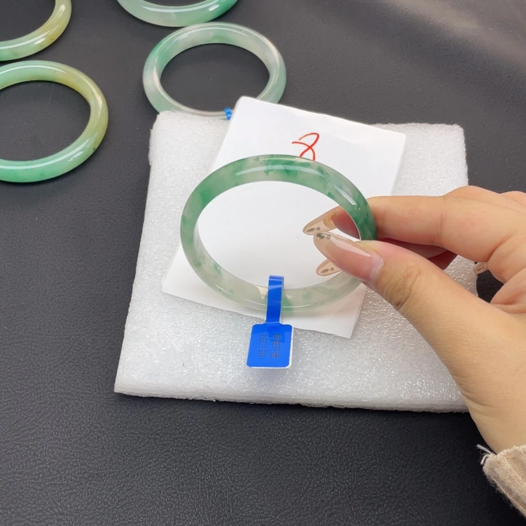 石英质玉（非洲翠）未镶嵌手镯8-58