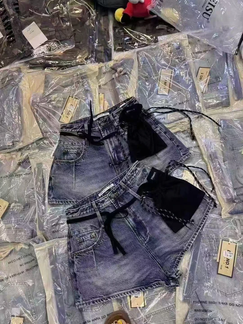 洋气时尚钱袋牛仔短裤女百搭休闲A字热裤