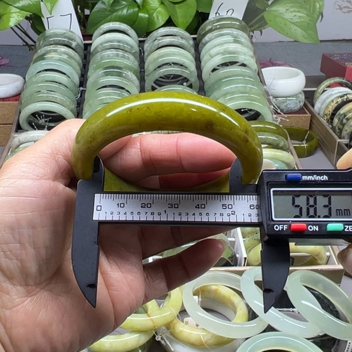 蛇纹石玉未镶嵌手镯57