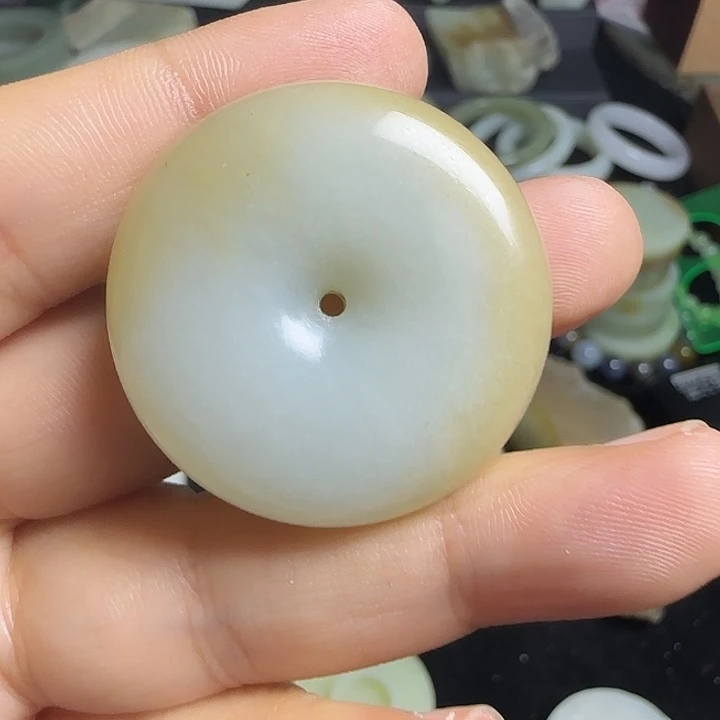 盛***火和田玉（糖玉）未镶嵌珠宝半成品