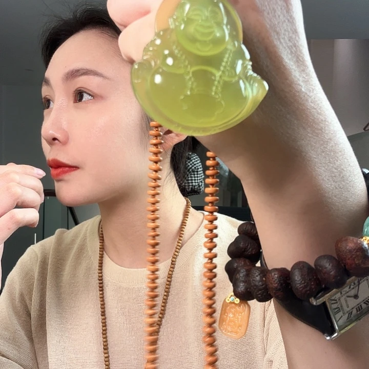 大***学蛇纹石玉未镶嵌颈饰
