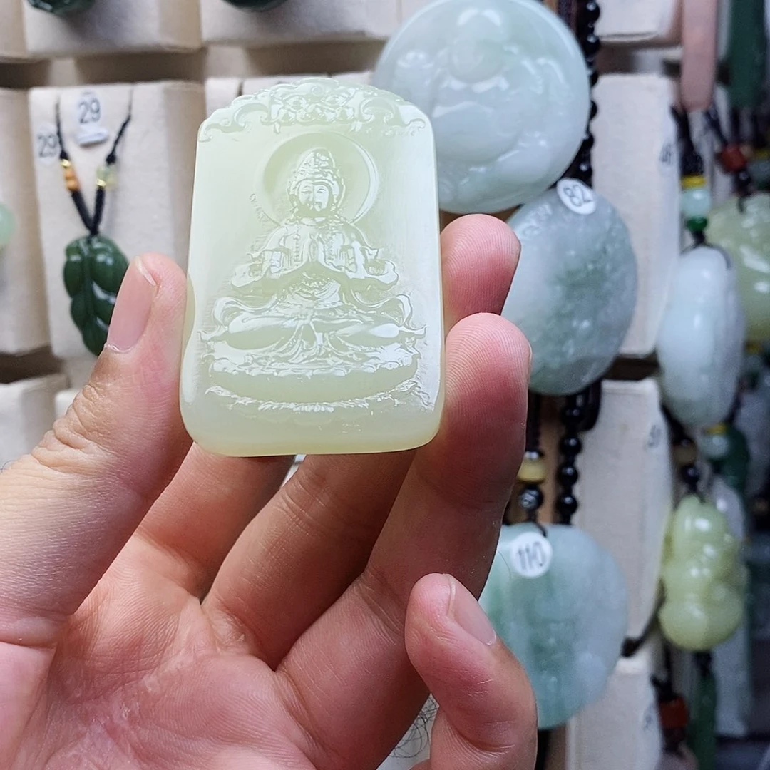 颈饰未镶嵌石英质玉