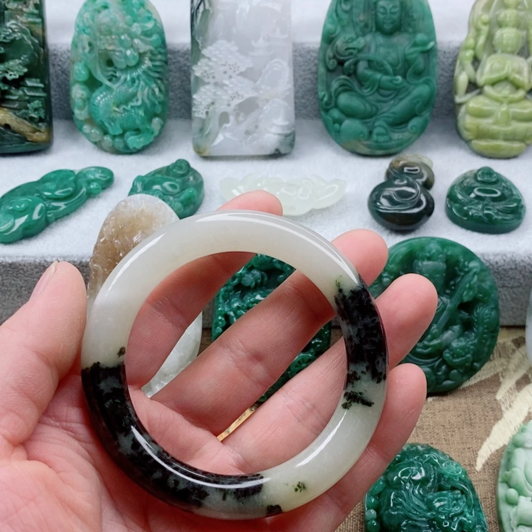 独山玉未镶嵌颈饰