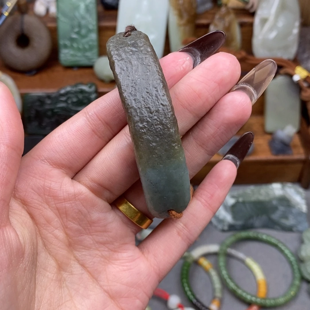 和田玉颈饰未镶嵌狮****人