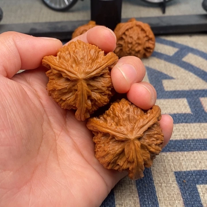 吊坠文玩核桃于**%三棱