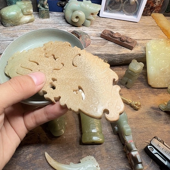 t****n聚盛集团董事长兼总经理等职务任职