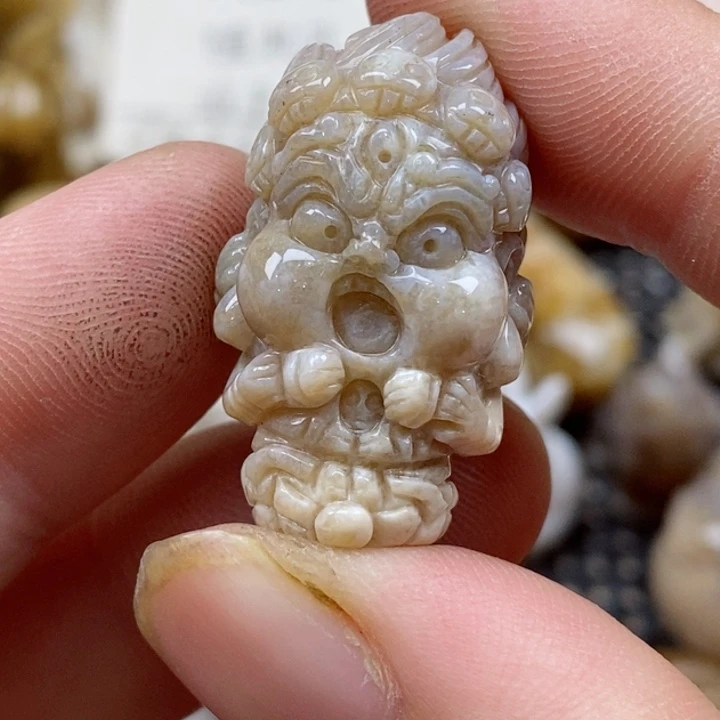 颈饰未镶嵌硅化珊瑚（珊瑚玉）